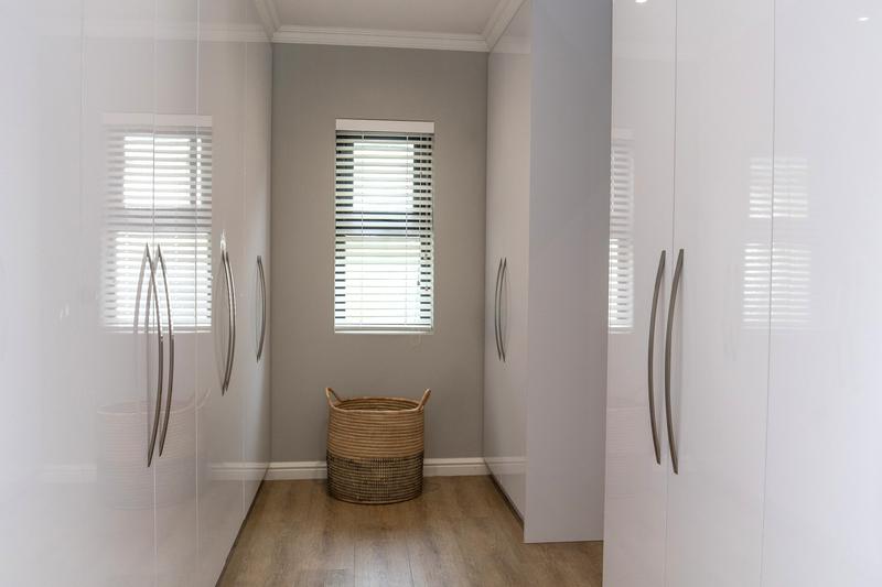 5 Bedroom Property for Sale in Constantia Western Cape